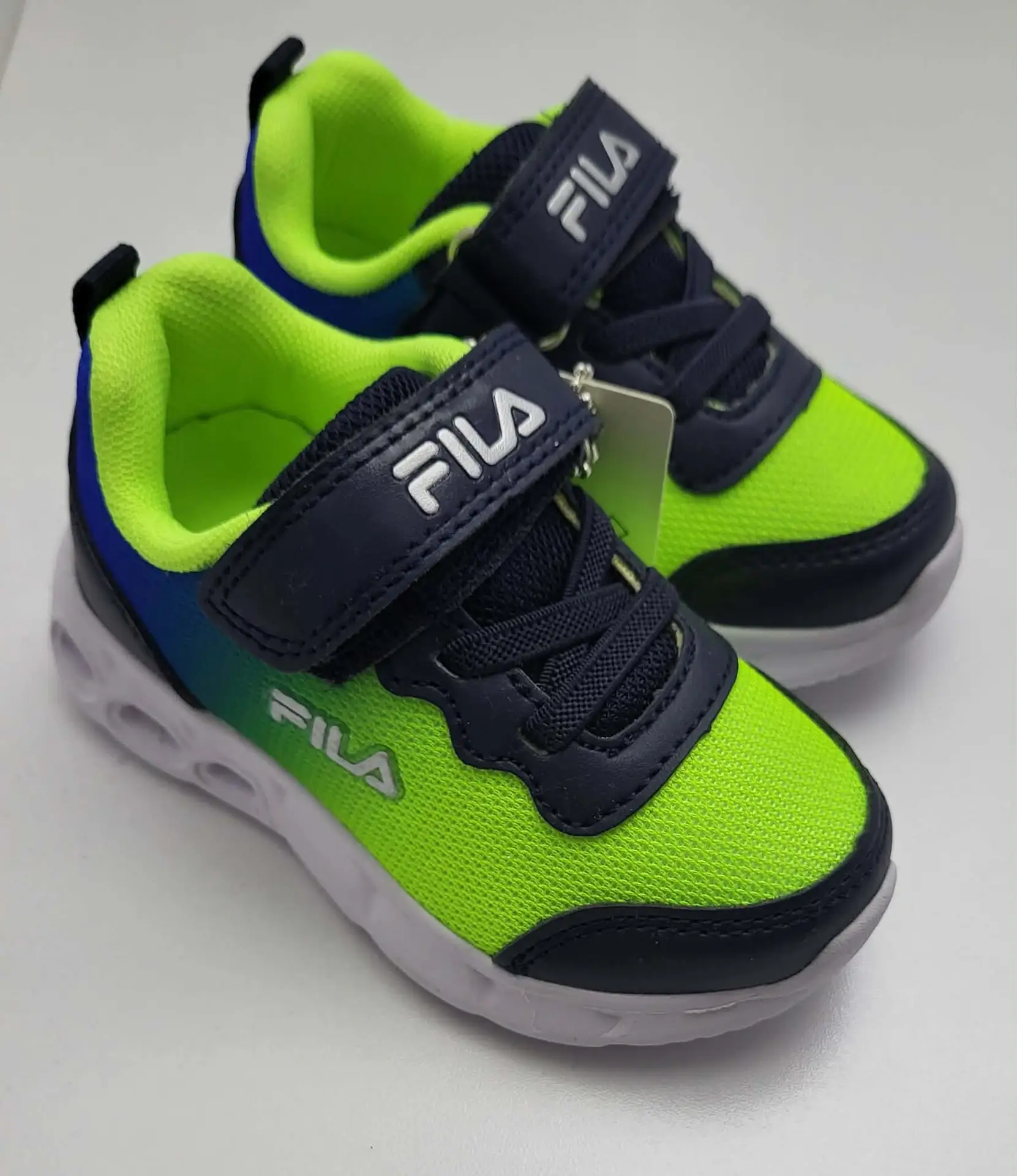 athlitika-papoutsia-agori-fila-mple-neon-prasino-with-lights-main
